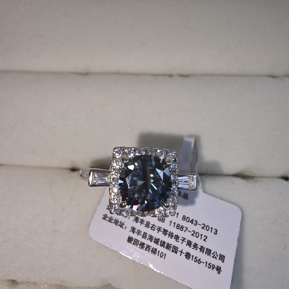 Elegant Silver and Blue Stone Ring - Picture 2 of 5